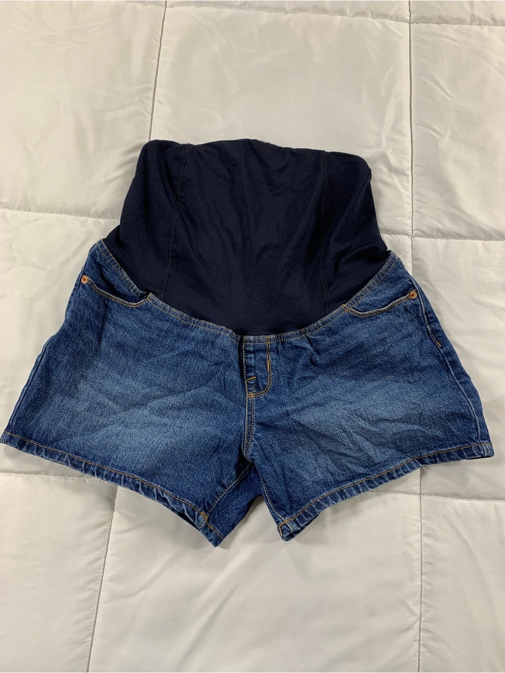 Pre loved ISABELLA MATERNITY shorts womens size 8 maternity
